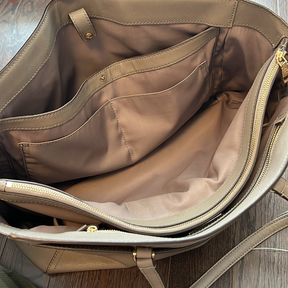 Tory Burch Tote - Picture 4 of 8
